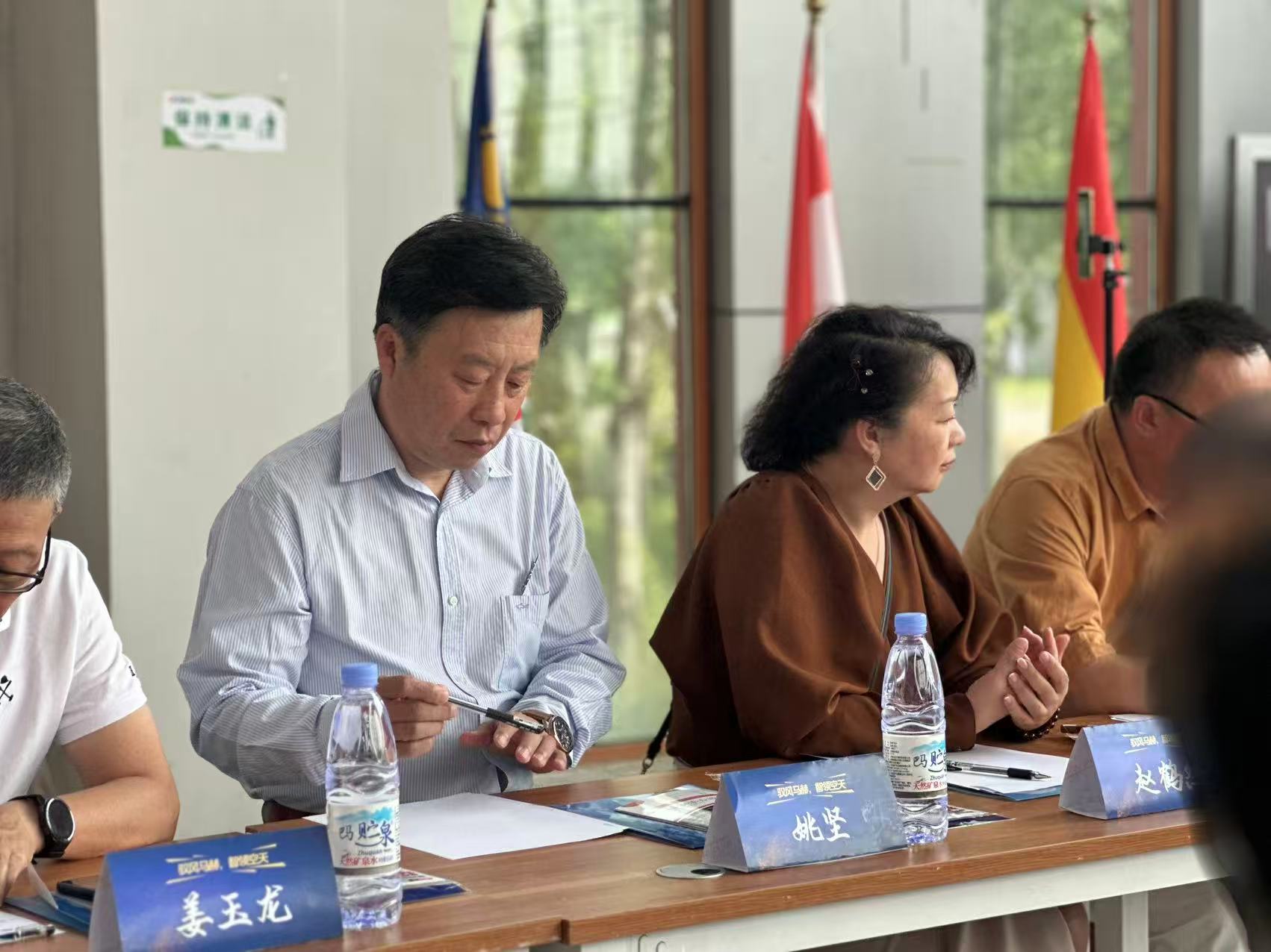 1749008359878210.jpg 1749008359878210.jpg